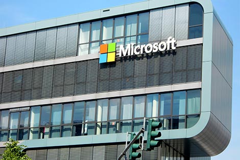 Microsoft Gebäude mit dem Logo.