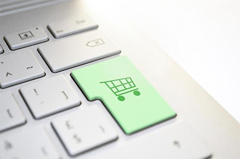 Tastatur mit einer Taste, die einen Einkaufswagen abbildet.